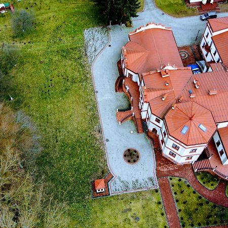 Palac Mysleta Uzdowo Exterior photo