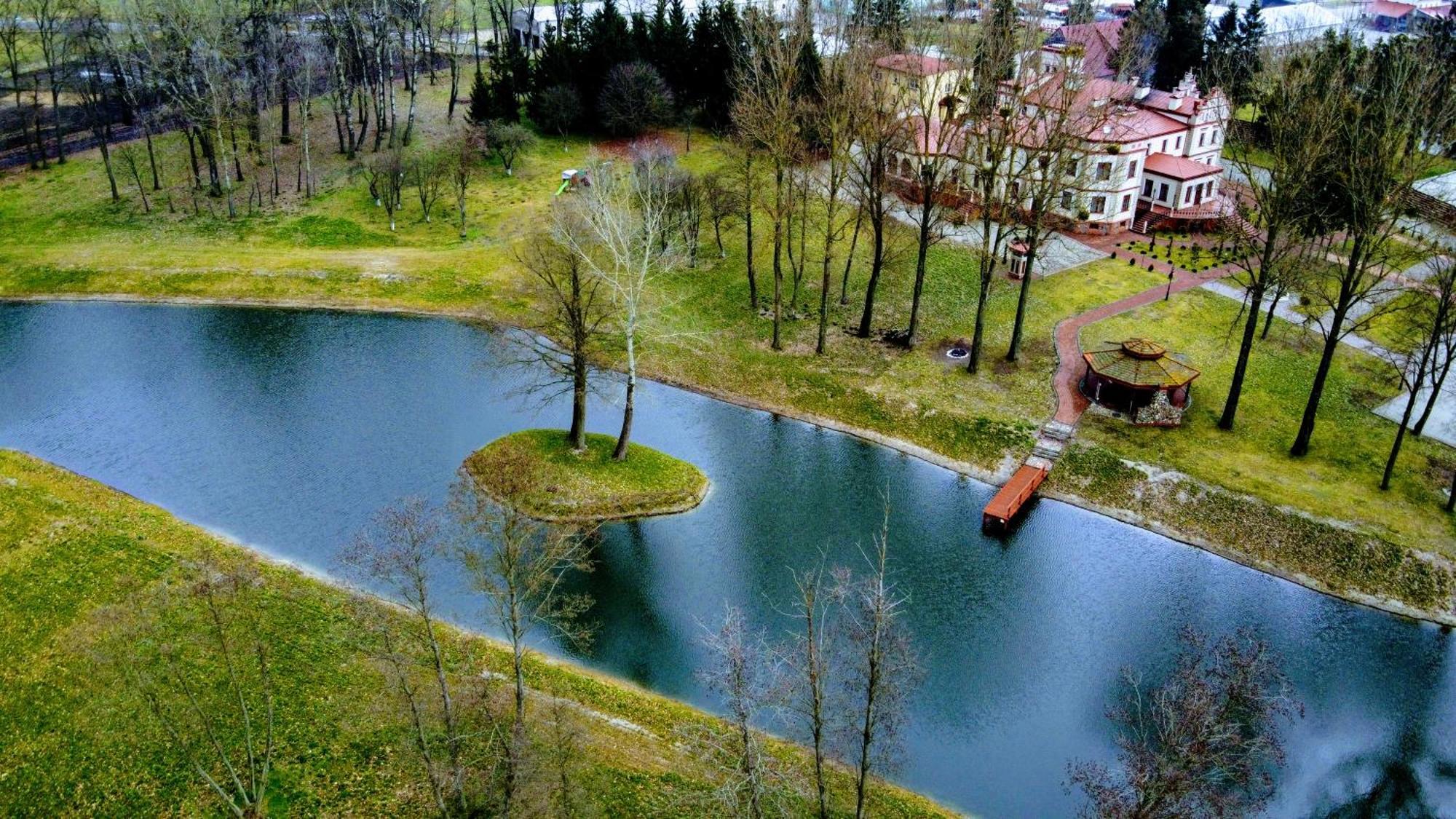 Palac Mysleta Uzdowo Exterior photo